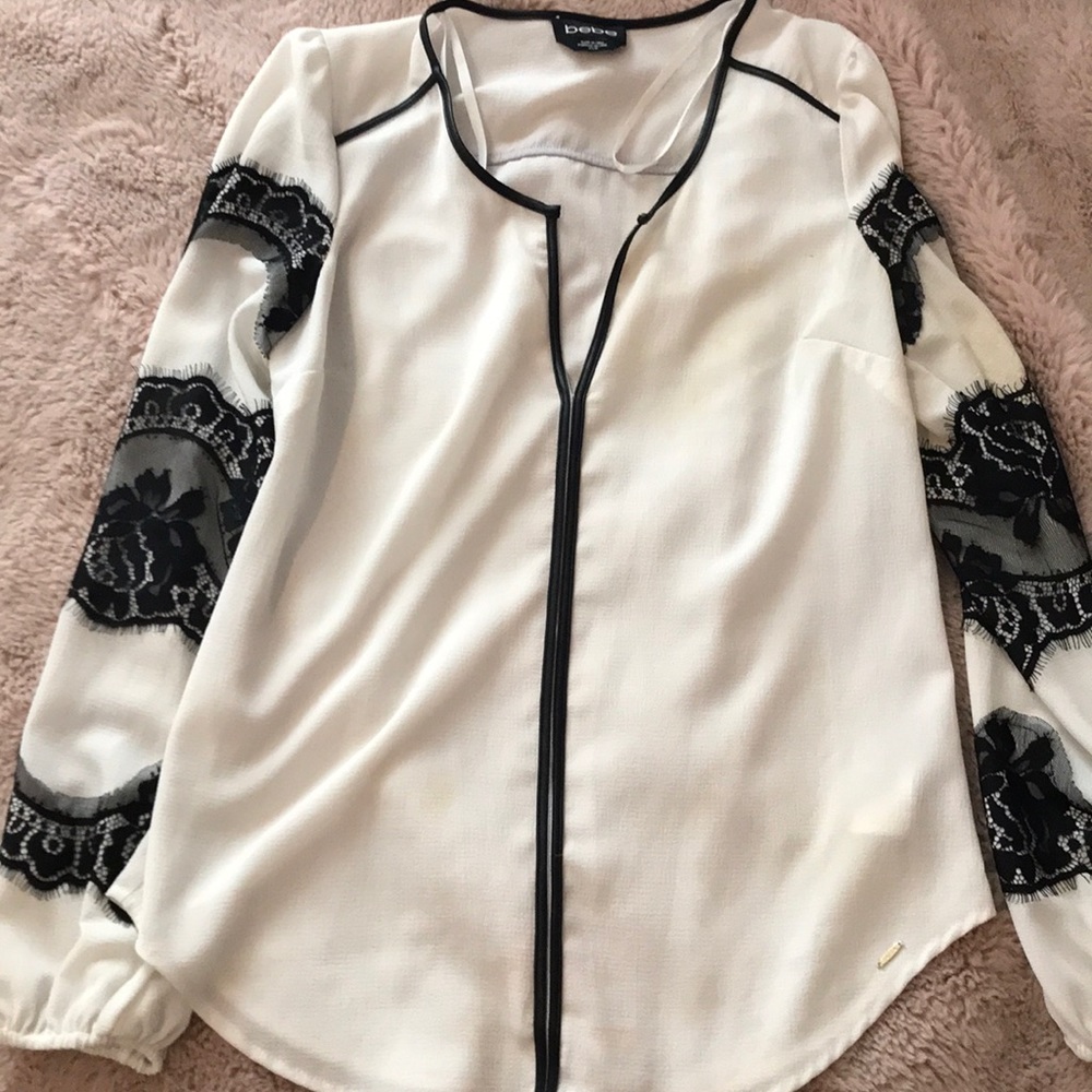 Bebe lace decal sleeve